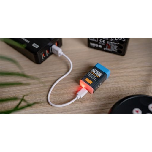 NEWELL 9V - os akkumulátor, USB-C port, 500 mAh, 6F22, USB-A/USB-C kábel tartozék, 40 hónap garancia, 1200 töltés