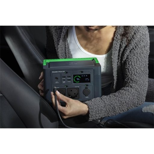 APC Schneider OFFGRID 330 hordozható akkumulátor állomás, 332Wh Lítium-ion, 2xSCHUKO, 3xUSB, 2x USB-C, Színuszos, LCD