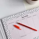 Golyóstoll 0,5mm eldobható kupakos kerek test bordázott fogórész Bluering® , írásszín piros