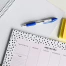 Golyóstoll 0,7mm, nyomógombos, gumírozott fogórész, kék átlátszó test, Bluering® R2, írásszín kék